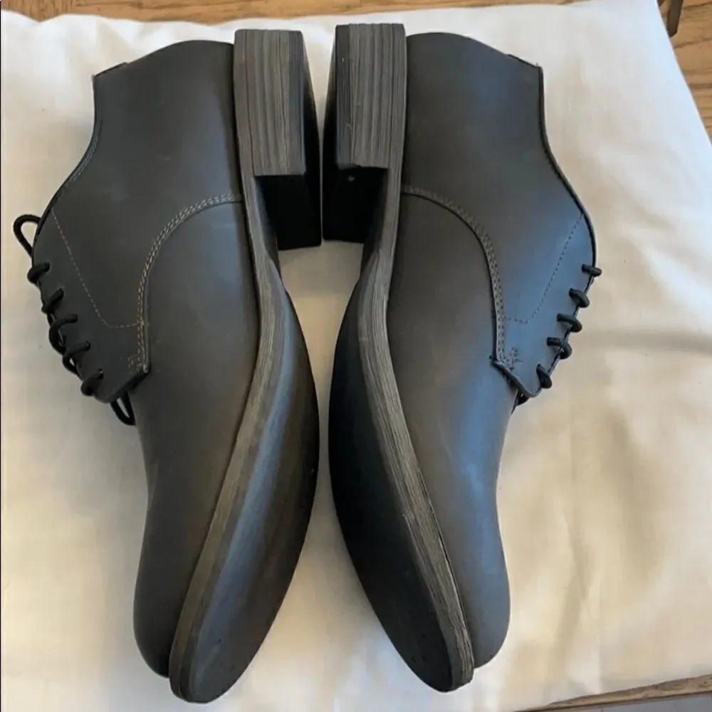 EASTLAND BLACK OILED LEATHER OXFORDS.  NEW